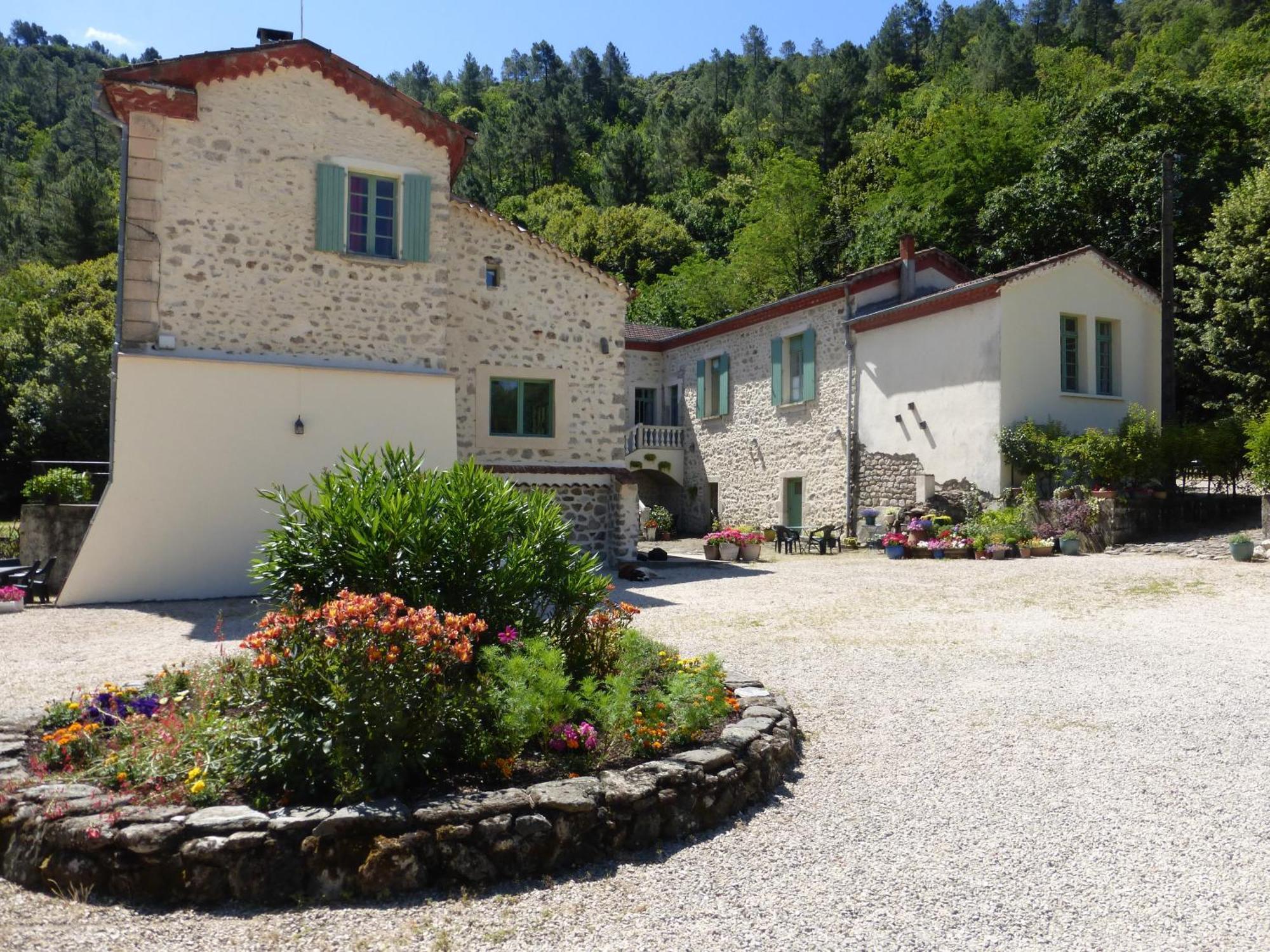 Chateau Du Fraissinet, 6 Gites Sleeping 2-8 Guests, Pool And River On Site La Tronche  Zewnętrze zdjęcie